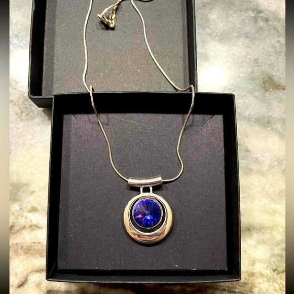 Sterling silver necklace with unique blue pendant - Picture 4 of 4